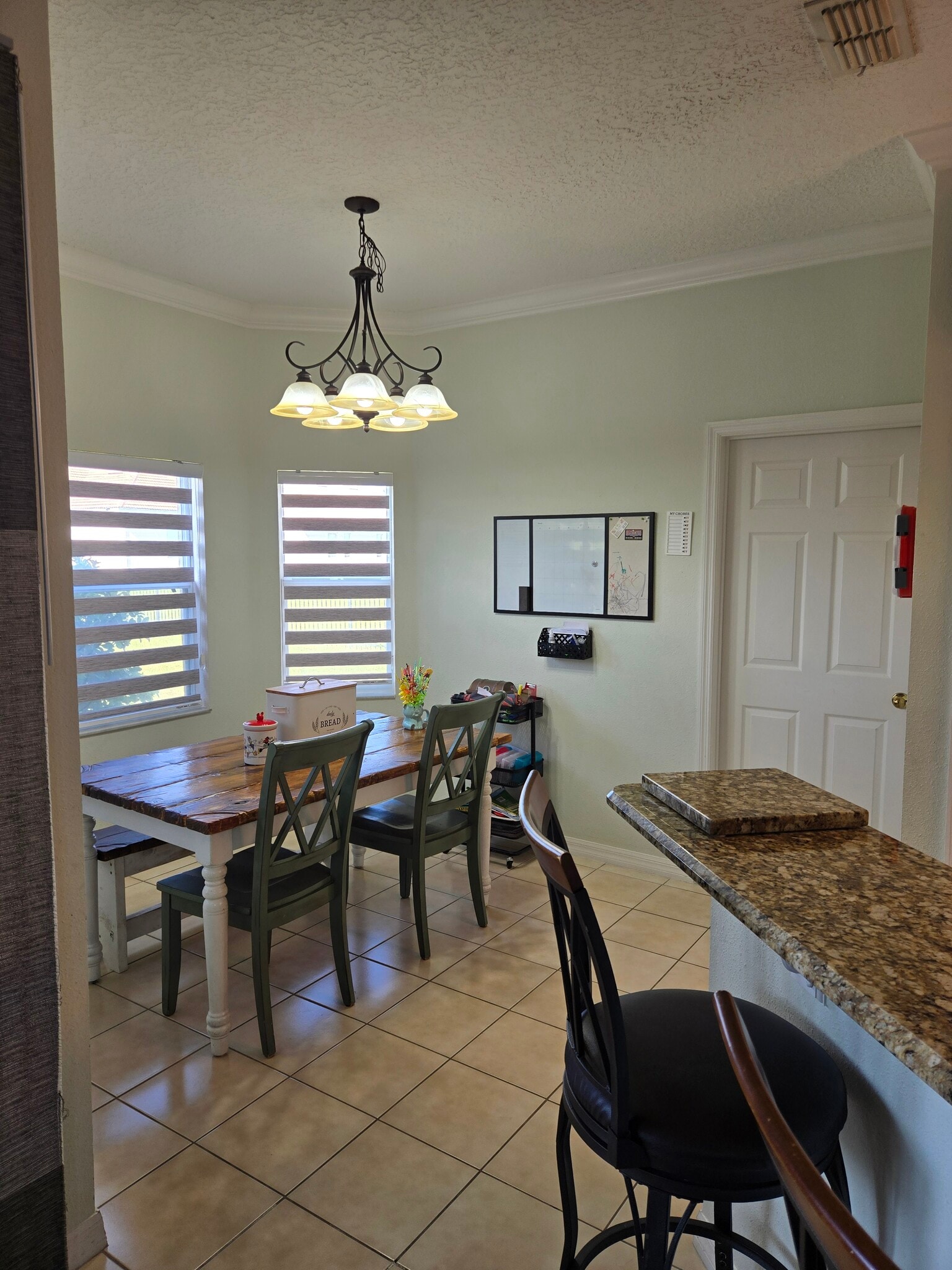 Building Photo - 3572 Valleyview Dr