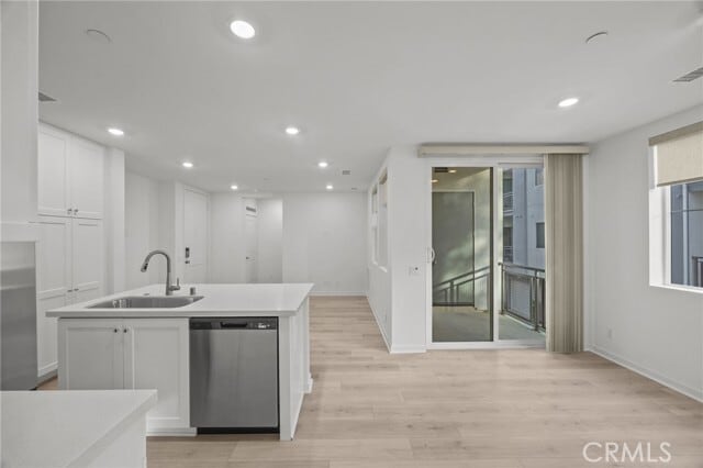 Building Photo - 980 N Tangent Privado