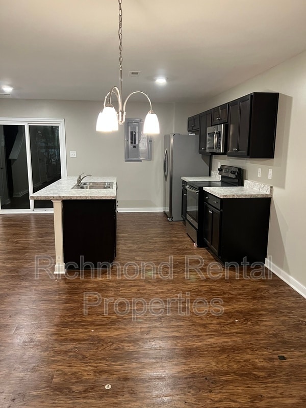 Building Photo - 1503 Stonewall Manor Dr