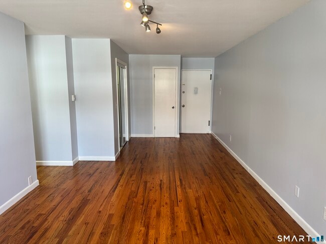 Building Photo - 4 Glenwood Ave