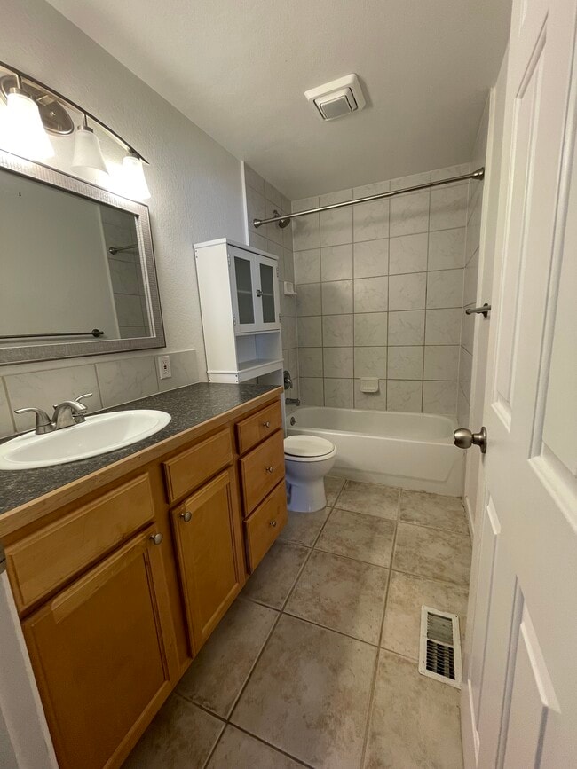 Upstairs bathroom - 519 W Boise Ave