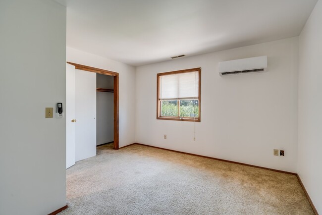 Building Photo - 7234 Oak Ridge Pl