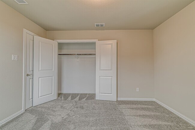 Building Photo - 337 Edmund Ln