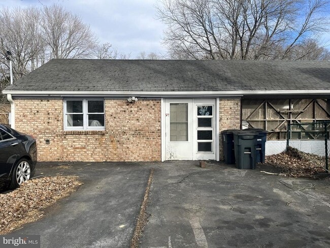 Building Photo - 301 Bryan Point Rd