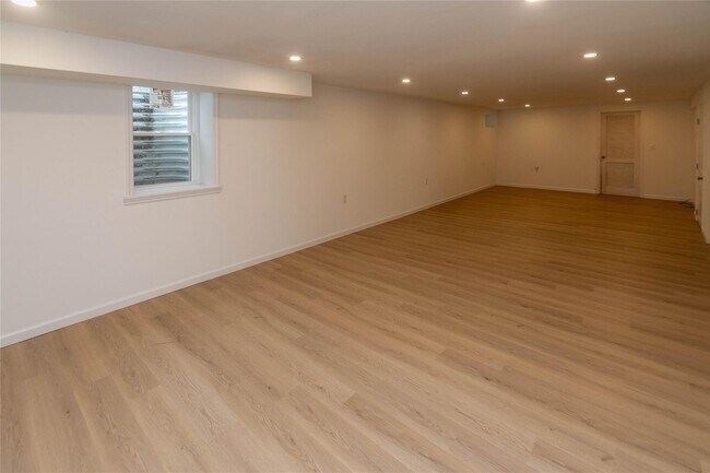 Building Photo - 37 Clover Hill Dr