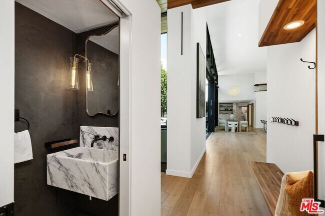 Building Photo - 8617 Higuera St