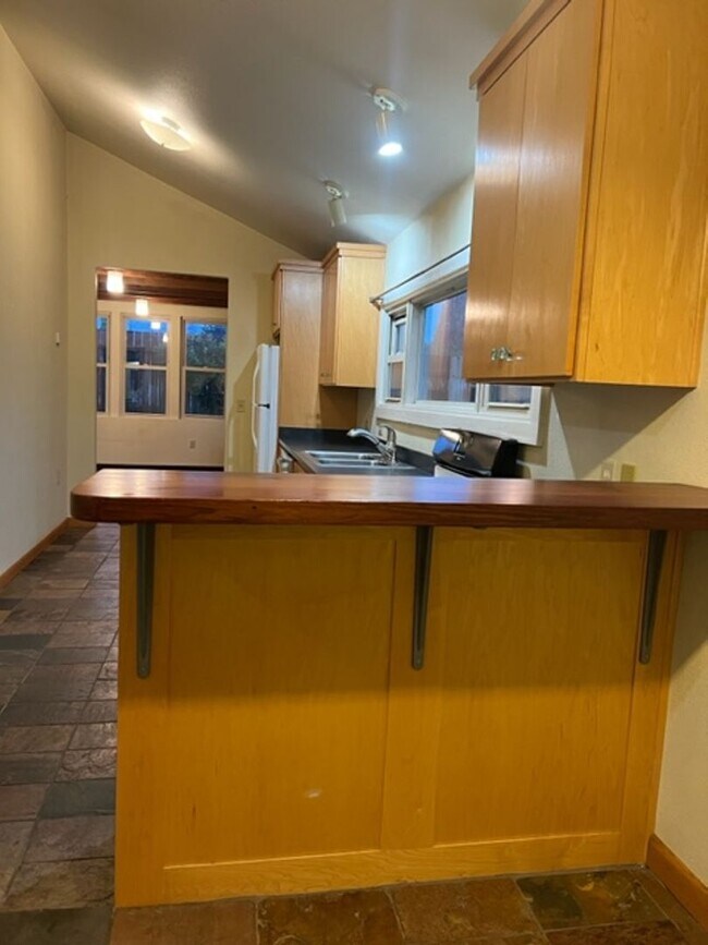 Building Photo - 3030 Park St