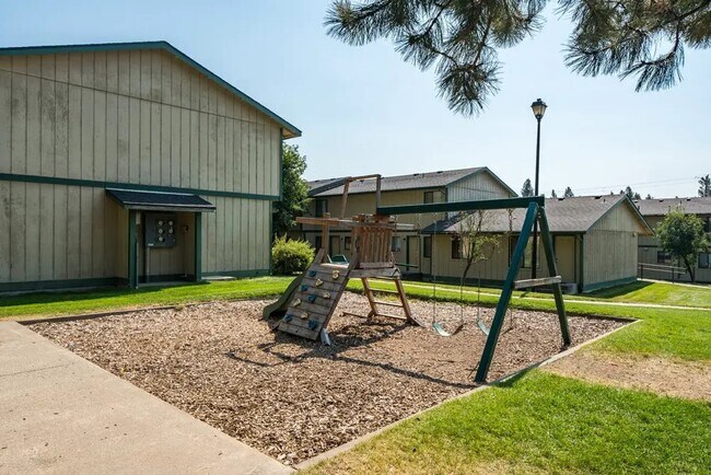 Building Photo - 1600 W 7th St