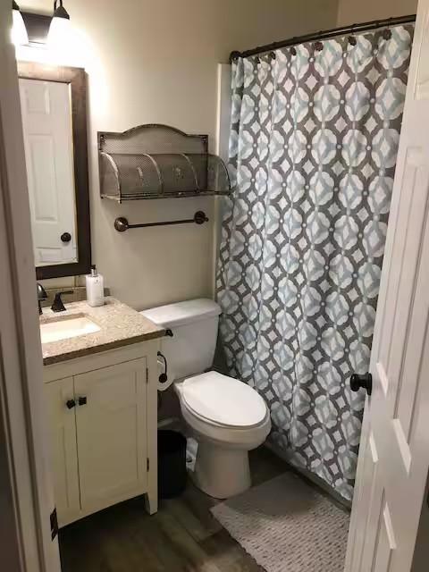 Building Photo - 124 Lake Ridge Dr