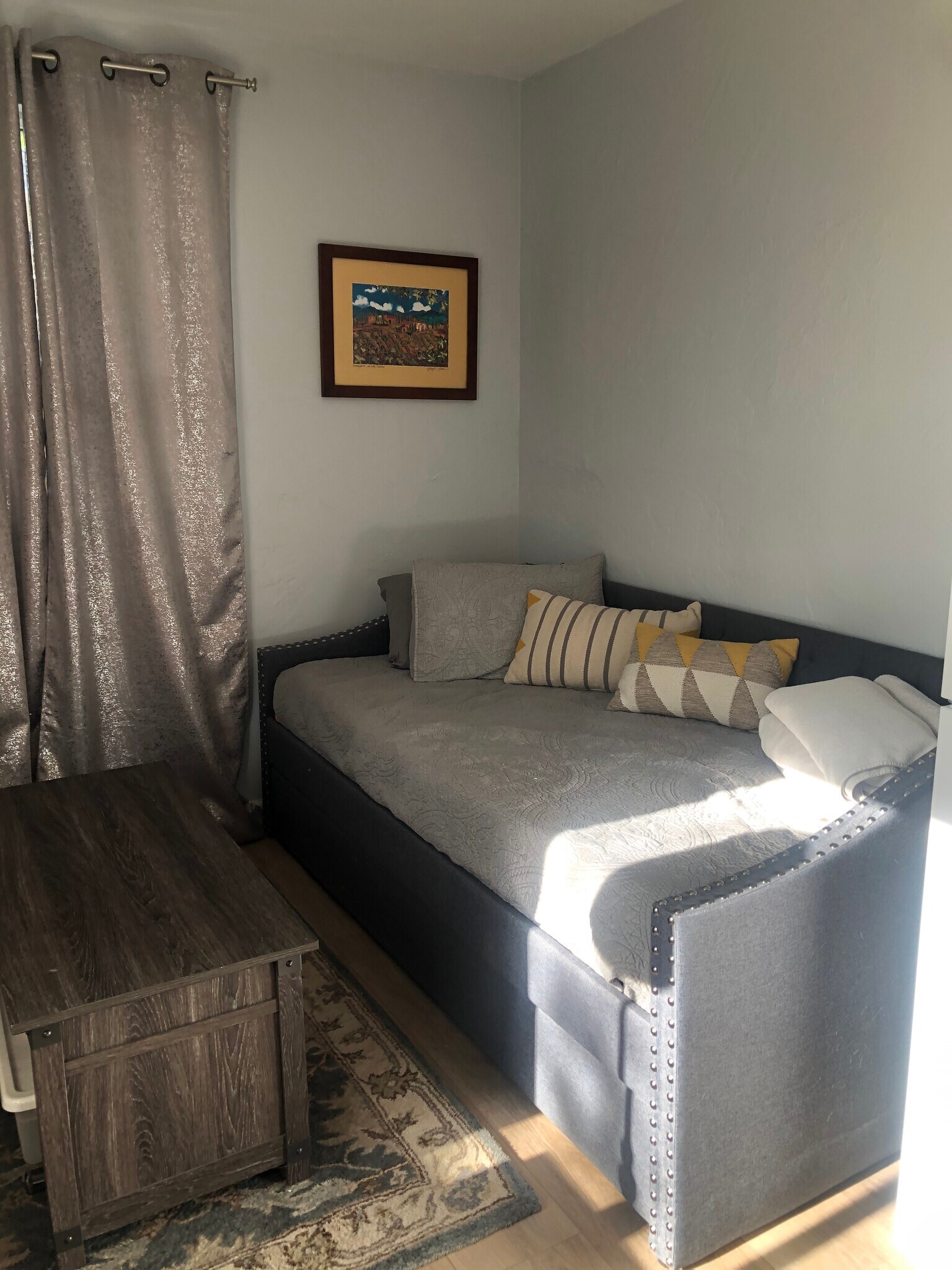 Single Bed - 435 Lincoln Ave