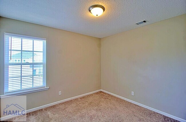 Building Photo - 33 Daylily Ct