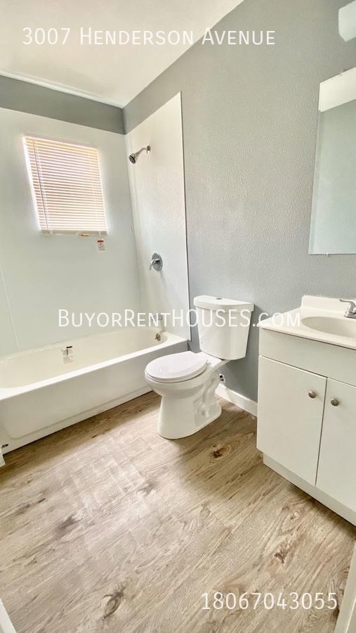 Building Photo - NEW FALL SPECIAL - Half off 1st month's re...