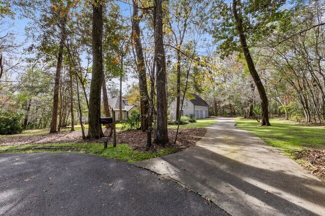 Building Photo - Executive Lakefront in Gainesville - Available NOW