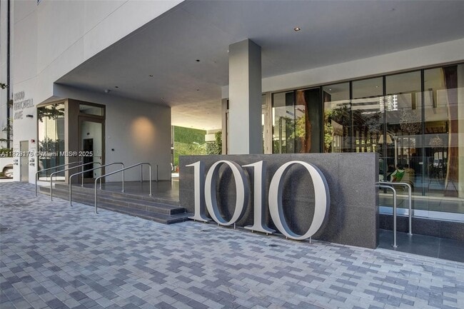 Building Photo - 1010 Brickell Ave