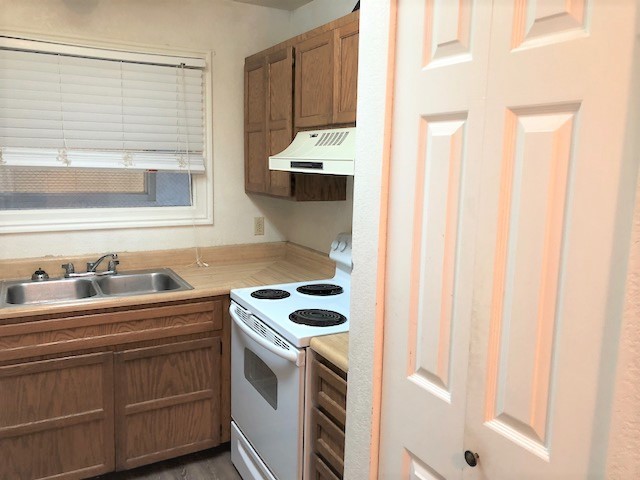 Kitchen with pantry - 151 E 300 N