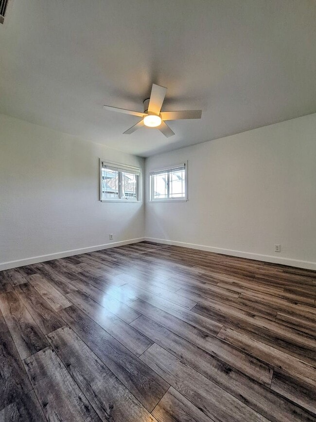 Building Photo - 10501 Observatory Dr