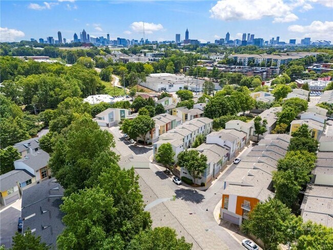 Building Photo - 1344 Rietveld Row NW