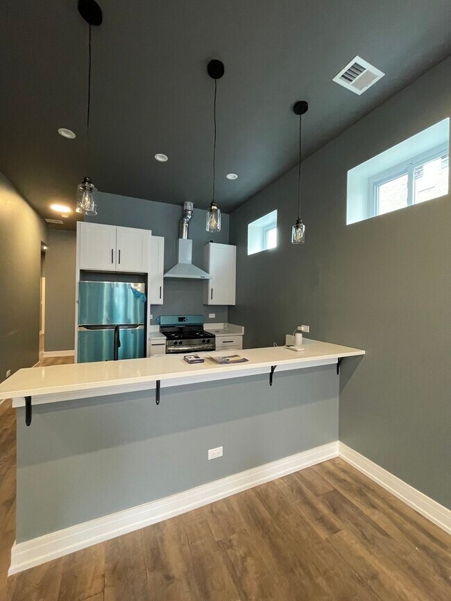 Building Photo - 1531 S Harding Ave