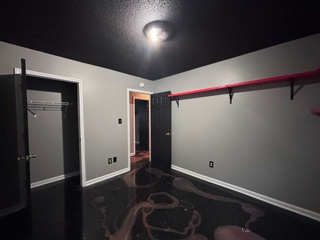 Building Photo - This is a must see!