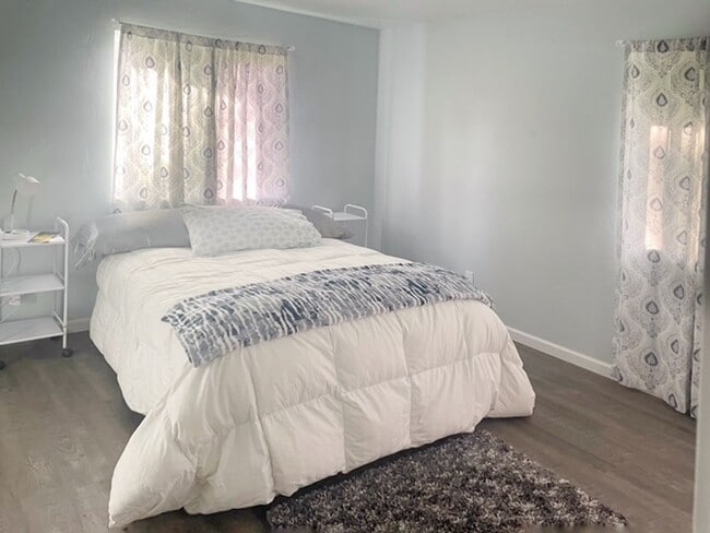 Building Photo - Furnished 2-Bedroom Home for Rent in Hawaiian Shores Subdivision