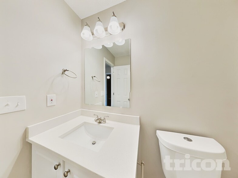 Building Photo - 120 Villavista Trce
