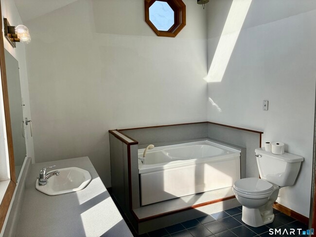 Building Photo - 52 Brown Rd