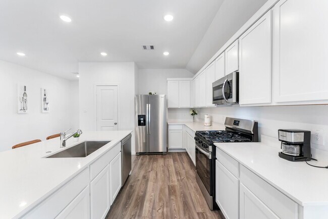 Building Photo - 3126 Stonebriar Dr