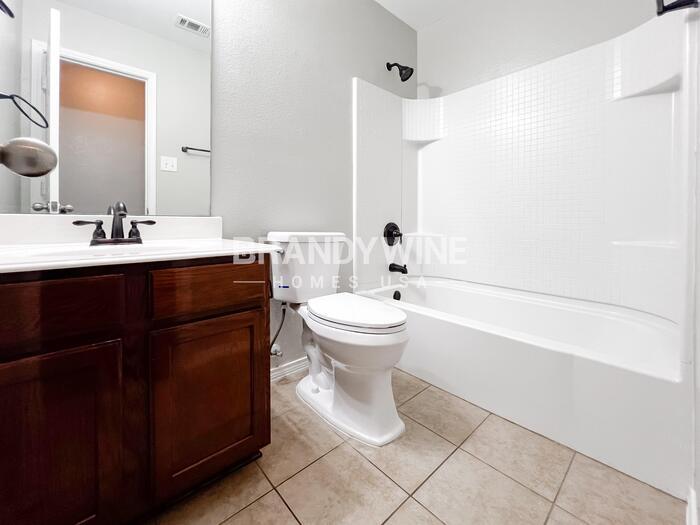 Building Photo - 411 Silver Leaf Dr