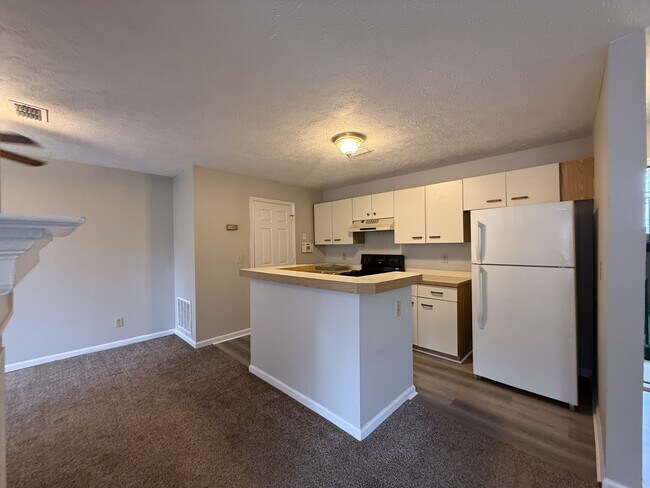 Building Photo - 979 Stewarts Creek Dr