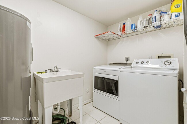 Building Photo - 571 Jimmy Buffett Mem Hwy