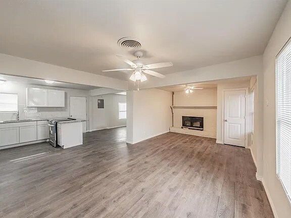 Building Photo - 8322 Campanella Dr