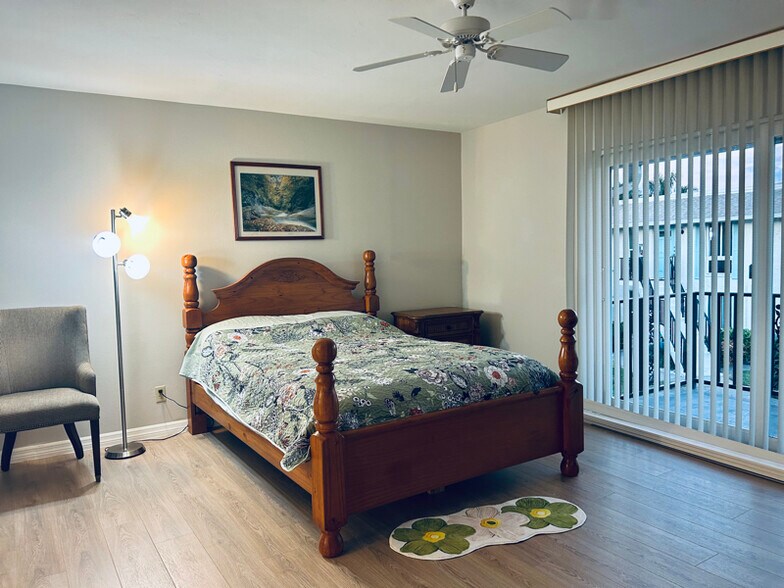 Building Photo - 215 Palm Dr