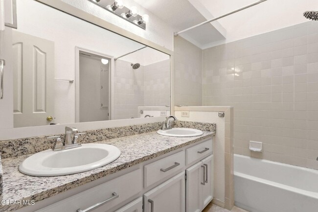 Building Photo - 6763 Dakota Ridge Dr
