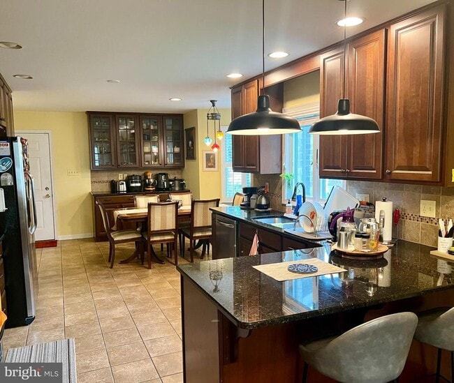 Building Photo - 348 Phoenix Dr