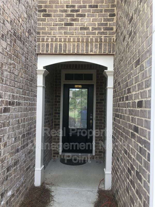 Building Photo - 1175 Hampton Oaks Dr