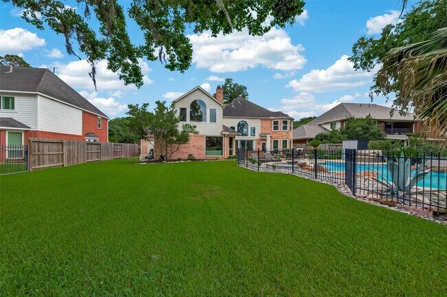 Building Photo - 1403 Hillside Forest Dr