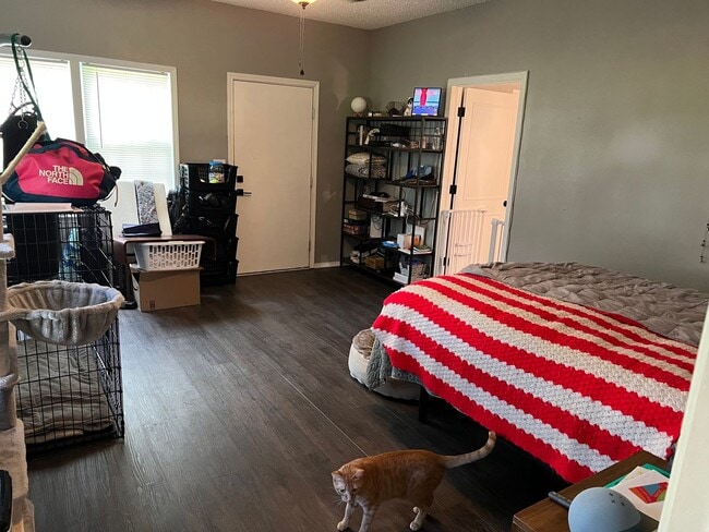 Building Photo - Comfort and Convenience : 3 Bedroom 2 Bath...