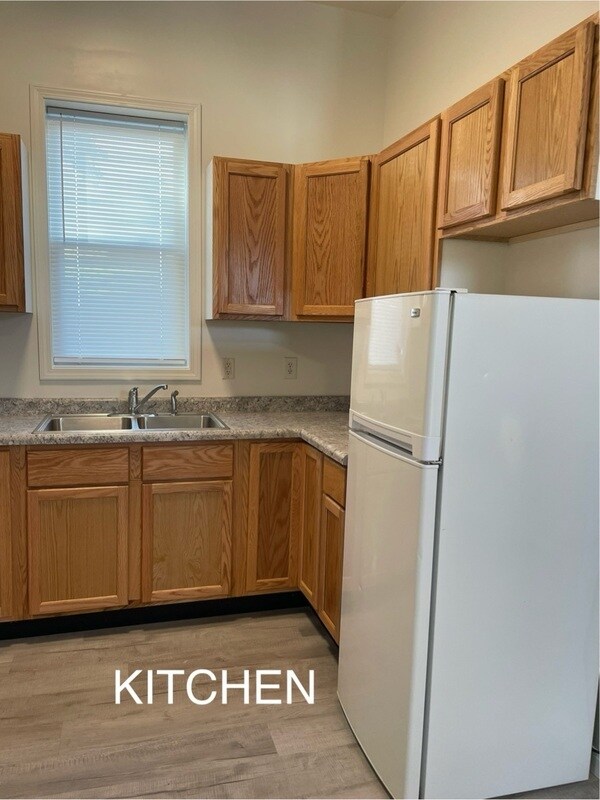 Building Photo - 231 E 13th St