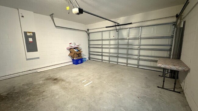 Building Photo - 2827 Westwood Ave