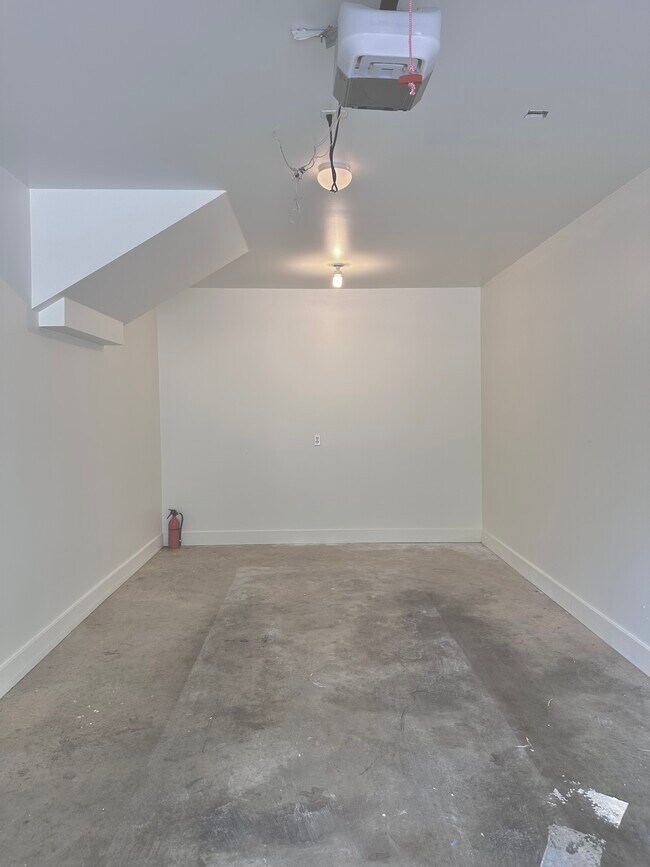Building Photo - 4190 NW Meadow Creek Cir