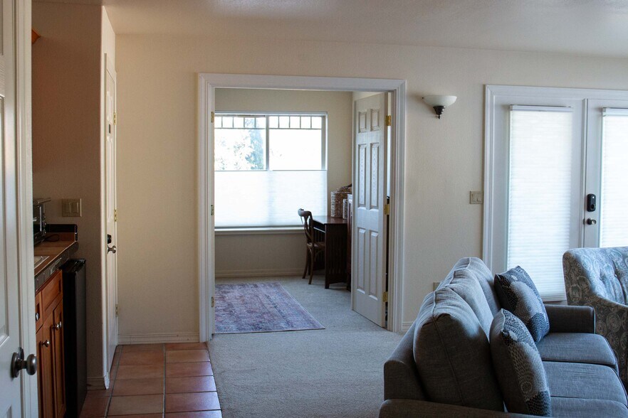 Building Photo - 325 C St