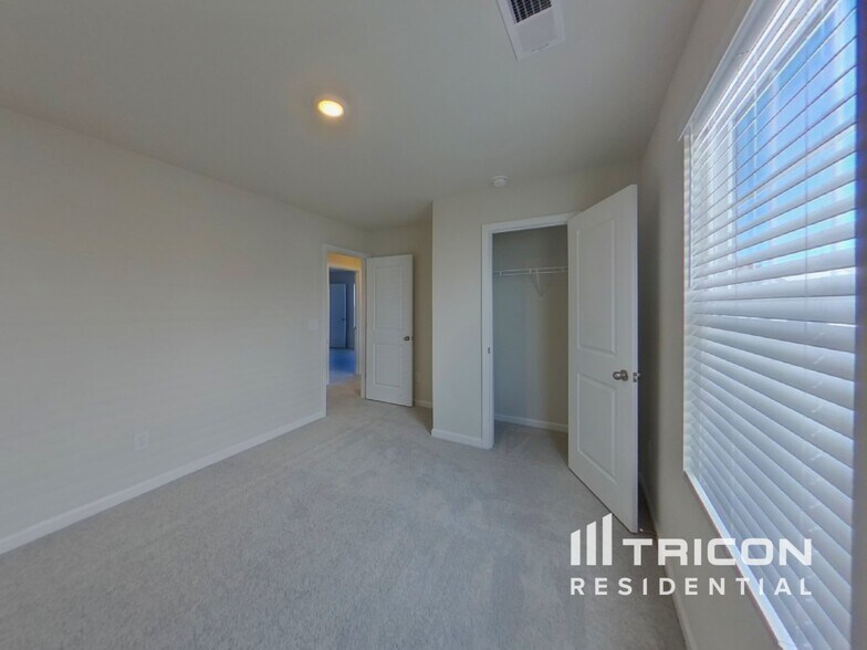 Building Photo - 4018 Rustling Grass Trl