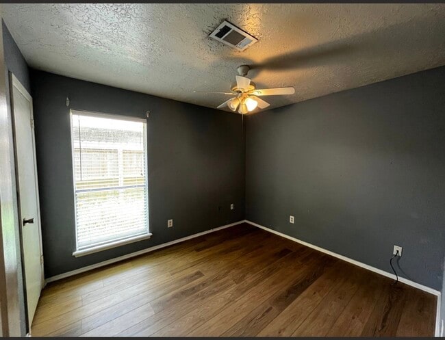 Building Photo - 11013 Crenchrus Ct