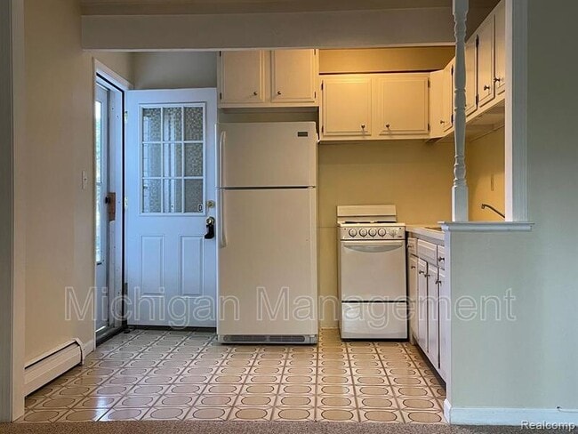 Building Photo - 283 E Ann Arbor Trail