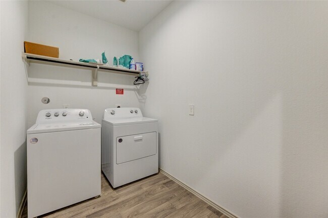 Building Photo - 7319 Sunset Crk Dr