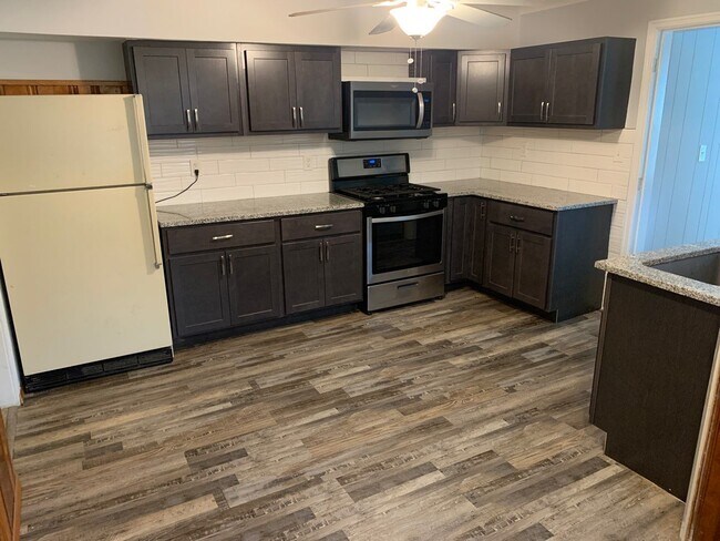 Kitchen - 3943 Wright Ave