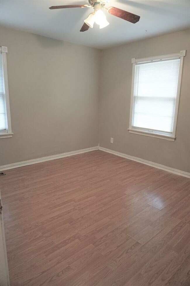 Building Photo - 3 Bed 2 Bath 1 Car Garage -The Village NW OKC