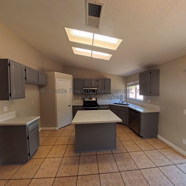 Building Photo - 25940 Xana Way