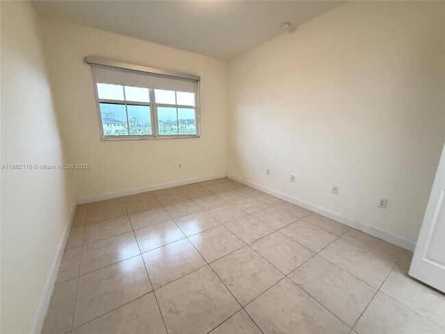 Building Photo - 290 NW 109th Ave