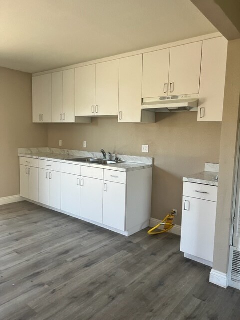 Kitchen - 4435 Edra Ave